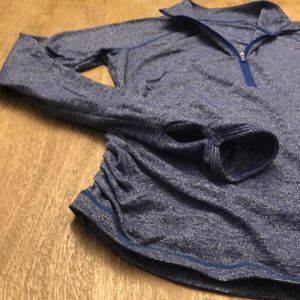 LUCY 1/2 zip:  Fashionable Runner